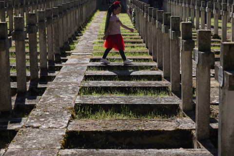 Fotos del día de Todos los Santos en el cementerio de Pamplona.