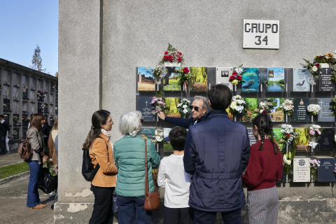 Fotos del día de Todos los Santos en el cementerio de Pamplona.