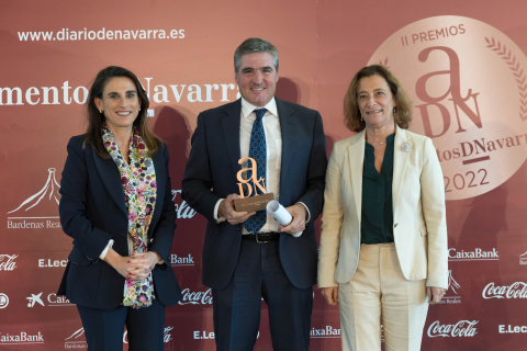 De izq. a dcha.: Isabel Moreno Bartolomé (Caixabank), Benito Jiménez Cambra (CEO Congelados de Navarra) e Isabel Peñaranda (Directora Territorial ICEX).