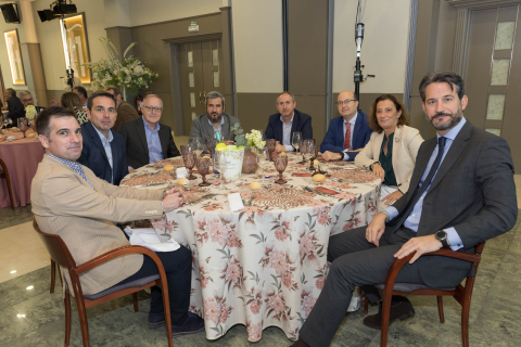 De izda. a dcha.: Miguel Moreno Ariztegui (Gobierno de Navarra), Diego Galilea San Martín (ALINAR), Juan Miguel Floristán Floristán (Florette), Unai Navarro Nieto (Coca-Cola), José Manuel Erro Miranda (Grupo La Información), Carlos Fernández Valdivieso (CEN), Isabel Peñaranda González-Llanos (ICEX) y Carlos Sánchez Mitelbrum (CaixaBank).