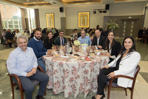 De izda. a dcha.: David Ezkerro Heras (Gráficas Ezkerro), Juan Carlos Ochoa Sánchez (Lacturale), Laura Planillo Bravo (Impotusa), Lucas Gallego Escribano (Impotusa), Gustavo Rodríguez Aguado (alcalde de Cabanillas), Fernando Roldán Gorosquieta (CNTA), Lorea Domínguez Azparren (Brandok) y Verónica Garcés Diago (CaixaBank).