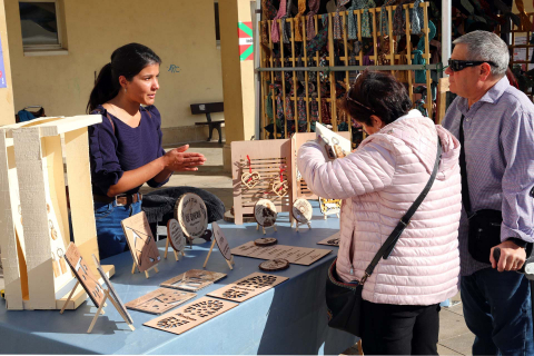 Fotos de la feria artesanal en Irurtzun.