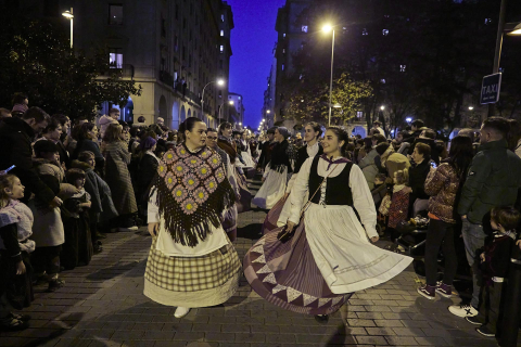 Desfile del Olentzero por las calles de Pamplona.