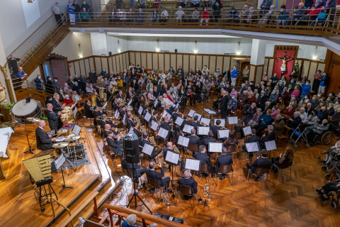 Fotos del concierto de la Pamplonesa y Voces de Oro en la Casa de la Misericordia de Pamplona.