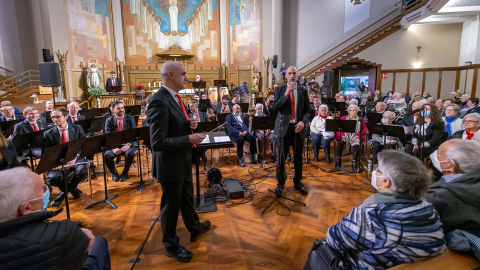 Fotos del concierto de la Pamplonesa y Voces de Oro en la Casa de la Misericordia de Pamplona.