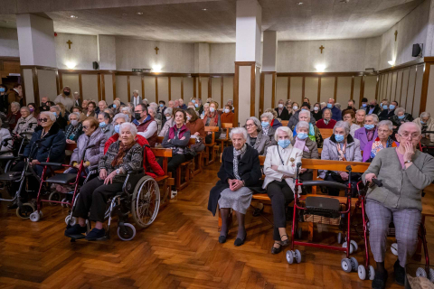 Fotos del concierto de la Pamplonesa y Voces de Oro en la Casa de la Misericordia de Pamplona.