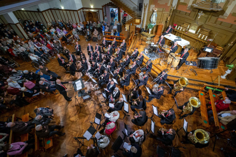 Fotos del concierto de la Pamplonesa y Voces de Oro en la Casa de la Misericordia de Pamplona.
