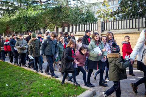 Alumnos del Santísimo Sacramento salen a la calle por la no violencia y la paz