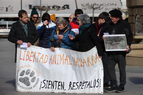 Una concentración en Pamplona rechaza la exclusión de los perros de caza de la Ley de Bienestar Animal./