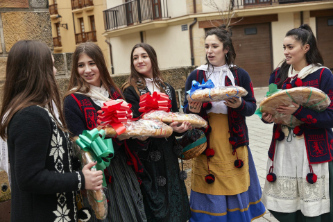 Fotos de los quintos en el día de Santa Águeda de Alsasua.