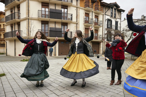 Fotos de los quintos en el día de Santa Águeda de Alsasua.