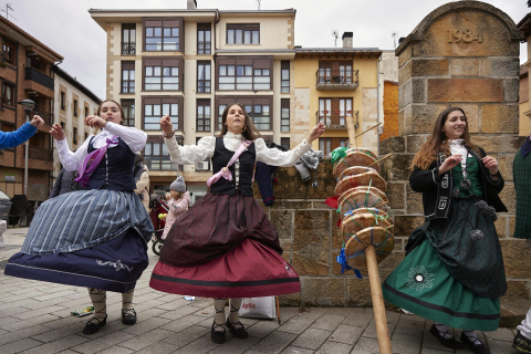 Fotos de los quintos en el día de Santa Águeda de Alsasua.