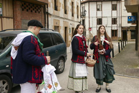 Fotos de los quintos en el día de Santa Águeda de Alsasua.