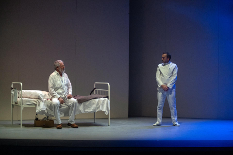 La Casa de Cultura de Burlada acogió este martes, 7 de febrero, el ensayo de la obra 'Hemingway' que se estrena en el Teatro Gayarre el jueves, día 9.