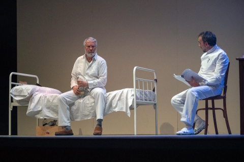 La Casa de Cultura de Burlada acogió este martes, 7 de febrero, el ensayo de la obra 'Hemingway' que se estrena en el Teatro Gayarre el jueves, día 9.