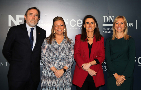 Fotografías de la entrega del II Premio Navarra Empresarial a Yolanda Falcón, directora general de Falcón Electrónica, en Baluarte.