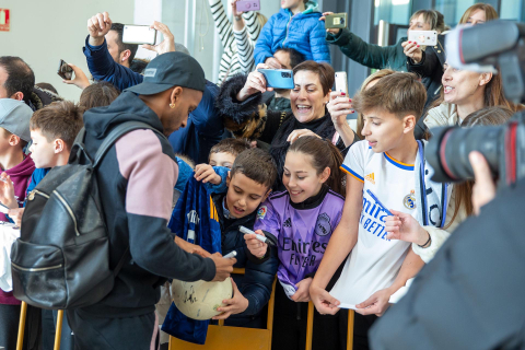 Llegada del Real Madrid al aeropuerto de Noáin./