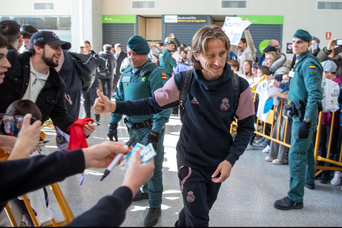 Llegada del Real Madrid al aeropuerto de Noáin./