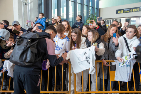 Llegada del Real Madrid al aeropuerto de Noáin./