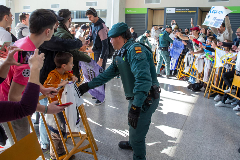 Llegada del Real Madrid al aeropuerto de Noáin./