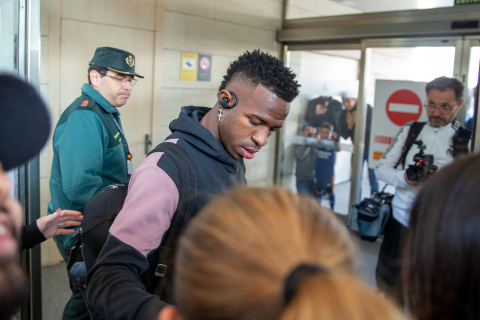 Llegada del Real Madrid al aeropuerto de Noáin./