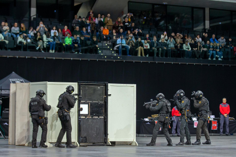 Jornada de puertas abiertas de la Policía foral en el Navarra Arena./
