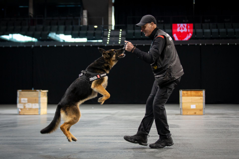 Jornada de puertas abiertas de la Policía foral en el Navarra Arena./