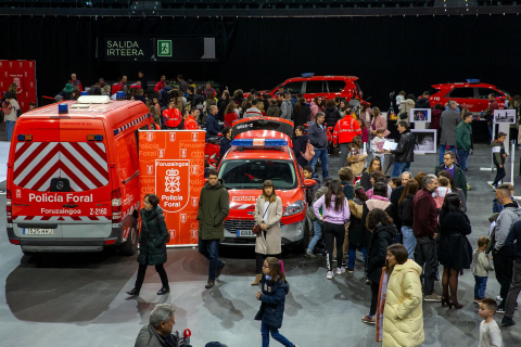 Jornada de puertas abiertas de la Policía foral en el Navarra Arena./