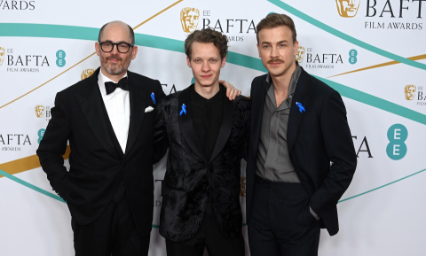 Alfombra roja y galardonados en los Premios Bafta al cine.
