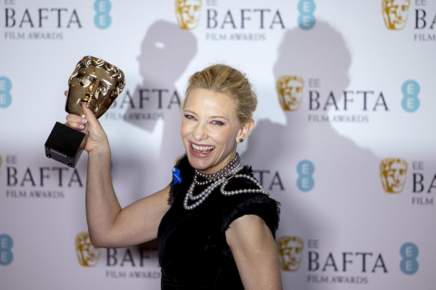 Alfombra roja y galardonados en los Premios Bafta al cine.