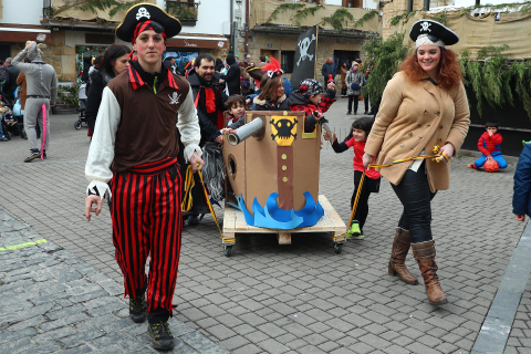 Imágenes del carnaval urbano de Alsasua.