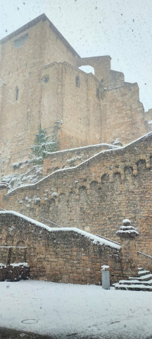 Fotos de la nevada de este lunes en la basílica del Puy de Estella