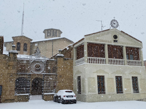 Fotos de la nevada de este lunes en la basílica del Puy de Estella