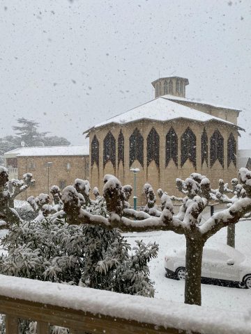 Fotos de la nevada de este lunes en la basílica del Puy de Estella
