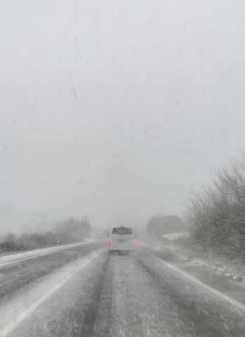 Estado de la carretera que une Lodosa con Estella durante la nevada, a las 8:20 h.