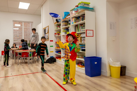 Sesión de circo en el colegio Sagrado Corazón