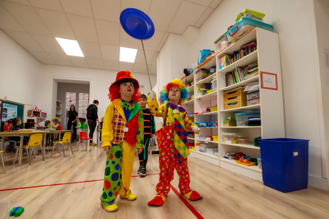 Sesión de circo en el colegio Sagrado Corazón