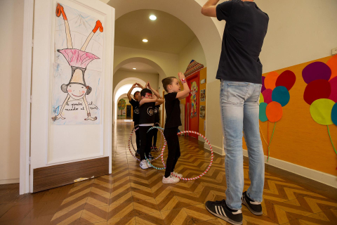 Sesión de circo en el colegio Sagrado Corazón