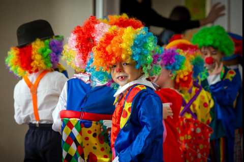 Sesión de circo en el colegio Sagrado Corazón