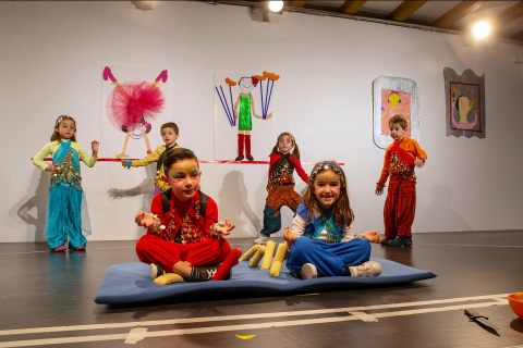 Sesión de circo en el colegio Sagrado Corazón