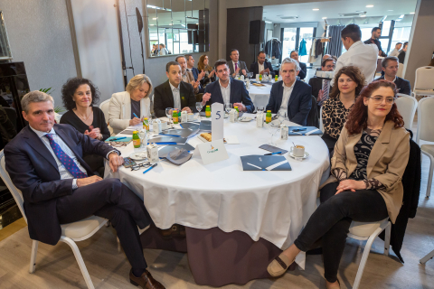 Fotografías del desayuno de trabajo con Rosa Carabel, CEO de Eroski.