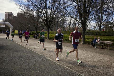 Fotos de la carrera solidaria en Pamplona organizada por la ONG Alboan.