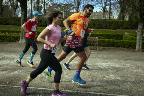 Fotos de la carrera solidaria en Pamplona organizada por la ONG Alboan.