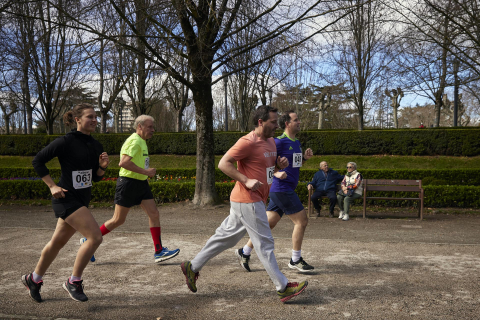 Fotos de la carrera solidaria en Pamplona organizada por la ONG Alboan.