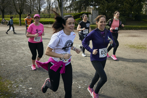 Fotos de la carrera solidaria en Pamplona organizada por la ONG Alboan.