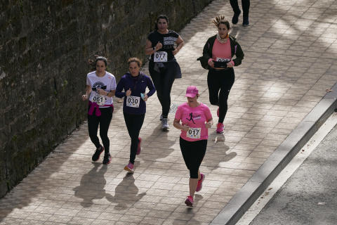 Fotos de la carrera solidaria en Pamplona organizada por la ONG Alboan.