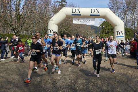 Fotos de la carrera solidaria en Pamplona organizada por la ONG Alboan.