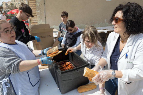 Fotos de la Operación Bocata del colegio Anunciata de Tudela.