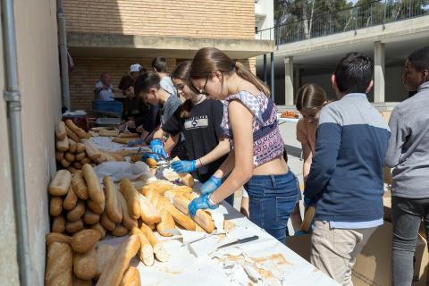 Fotos de la Operación Bocata del colegio Anunciata de Tudela.