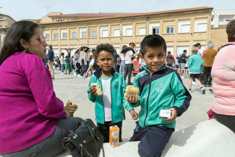 Fotos de la Operación Bocata del colegio Anunciata de Tudela.